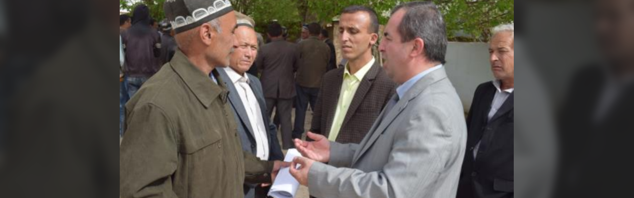 LAC lawyer Ibrobim Sharipov consults Mr. Said Sharipov and other shareholders of the dehkan farm Mirzo Gado.